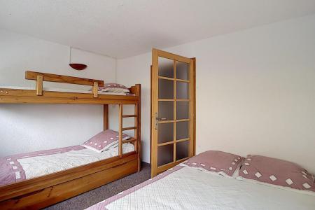 Rent in ski resort 2 room duplex apartment 5 people (303) - Résidence les Evons - Les Menuires - Bedroom