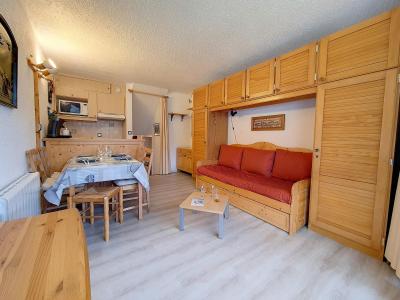 Rent in ski resort Studio sleeping corner 4 people (03) - Résidence les Evons - Les Menuires - Living room