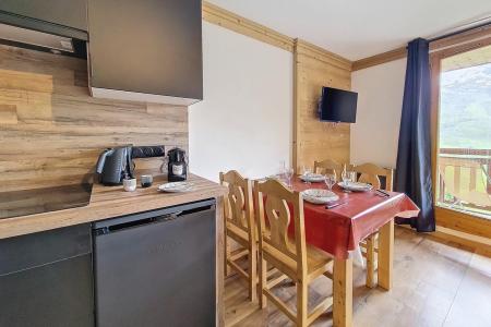 Wynajem na narty Apartament 2 pokojowy 4 osób (1216) - Résidence les Valmonts - Les Menuires - Pokój gościnny