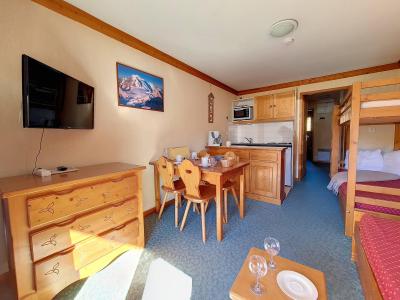 Ski verhuur Appartement 2 kamers 4 personen (408) - Résidence les Valmonts - Les Menuires - Woonkamer
