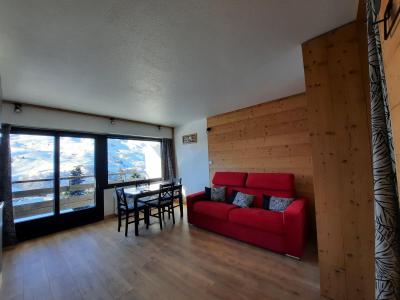 Location au ski Studio 4 personnes (32) - Résidence Oisans - Les Menuires - Séjour