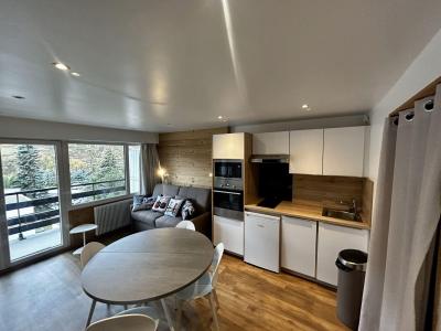 Rent in ski resort Studio cabin 4 people (22) - Résidence Oisans - Les Menuires - Living room