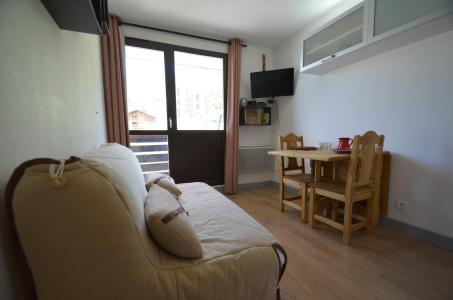 Rent in ski resort Studio cabin 2 people (501) - Résidence Sarvan - Les Menuires - Living room