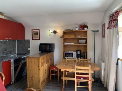 Rent in ski resort Studio cabin 4 people (509) - Résidence Sarvan - Les Menuires - Living room