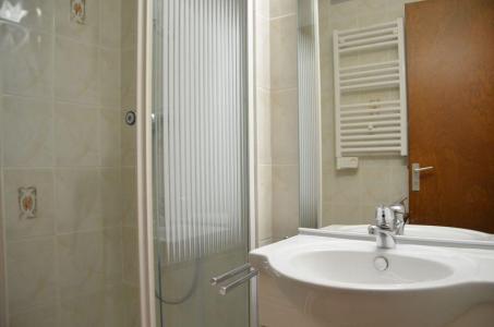 Rent in ski resort Studio 2 people (835) - Résidence Trois Marches - Les Menuires - Shower room