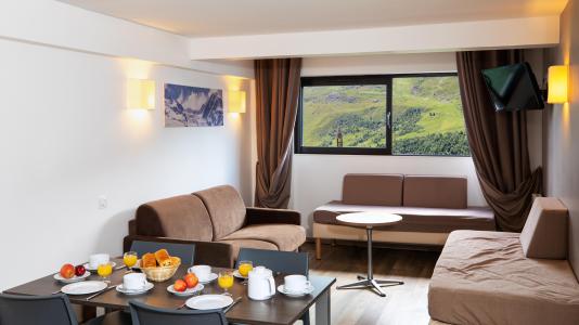 Rent in ski resort Sowell Résidences Crêt Voland - Les Menuires - Living room