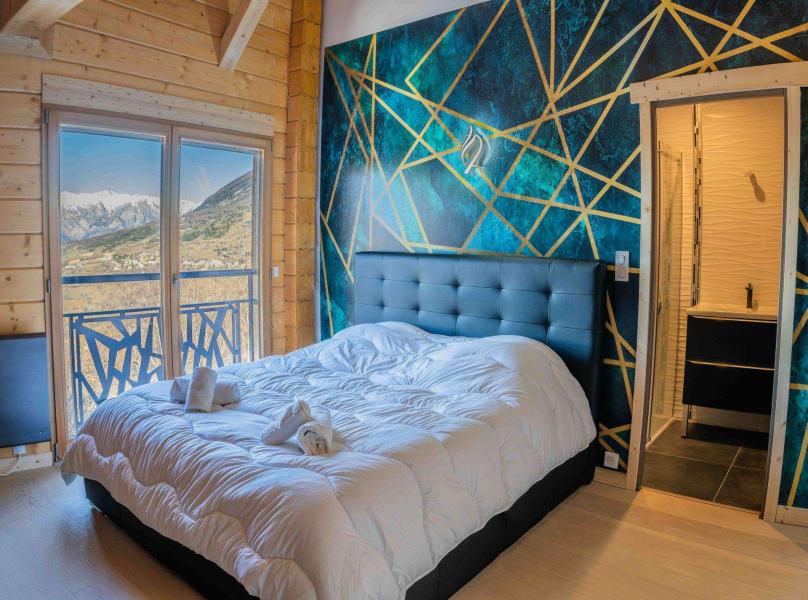 Rent in ski resort 6 room chalet 16 people (8) - Chalet Pramouton - Les Orres - Bedroom