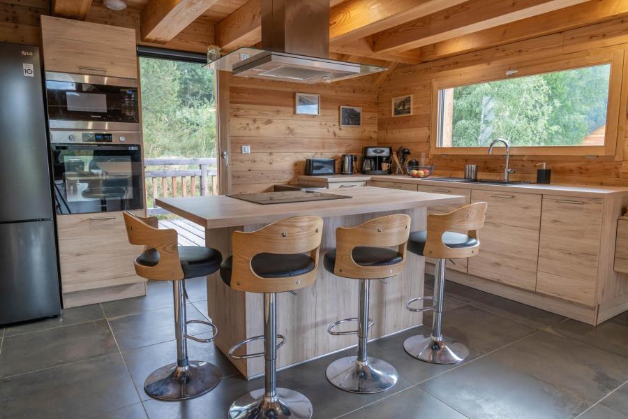 Rent in ski resort Chalet Pramouton - Les Orres - Kitchen