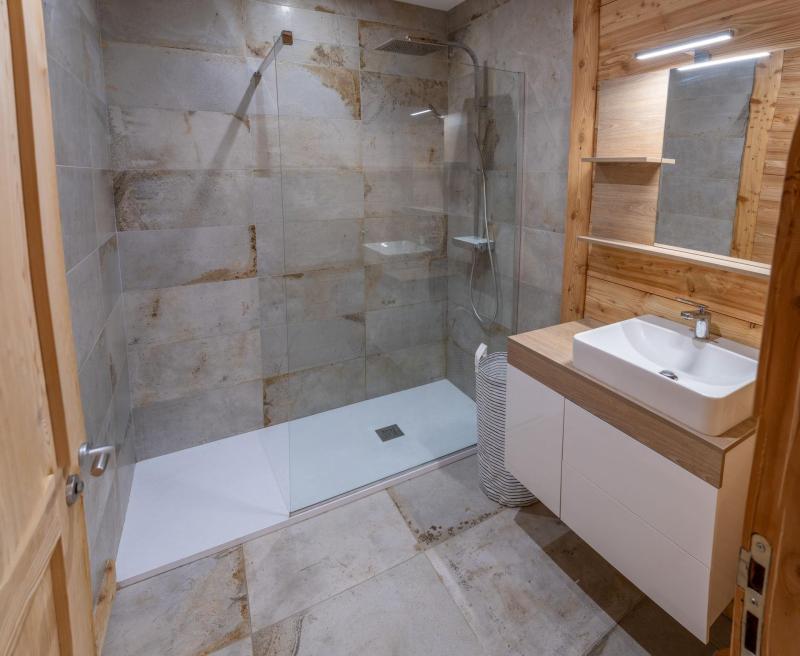 Rent in ski resort Chalet Pramouton - Les Orres - Shower room