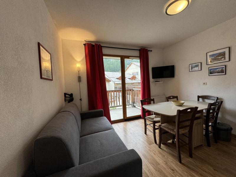 Skiverleih 2-Zimmer-Appartment für 6 Personen (004) - Chalets de Bois Méan A - Les Orres - Wohnzimmer