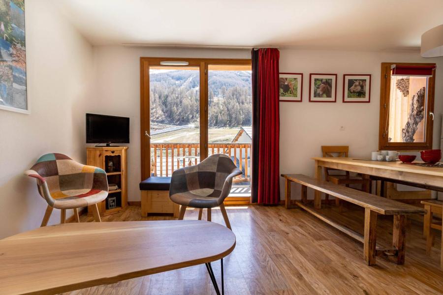 Rent in ski resort 3 room duplex apartment 8 people (302) - Chalets de Bois Méan A - Les Orres - Living room