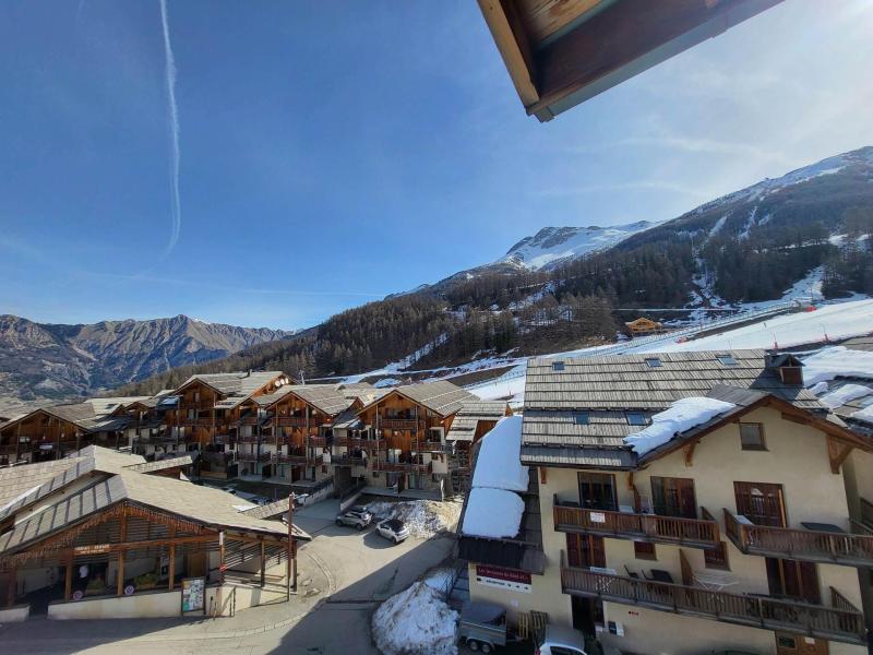 Ski verhuur Appartement duplex 2 kabine kamers 6 personen (104) - Chalets de Bois Méan A - Les Orres - Buiten winter