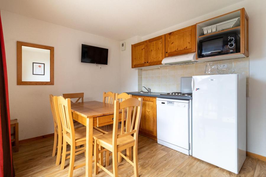 Rent in ski resort 2 room apartment sleeping corner 6 people (C103) - Chalets de Bois Méan C - Les Orres - Kitchen