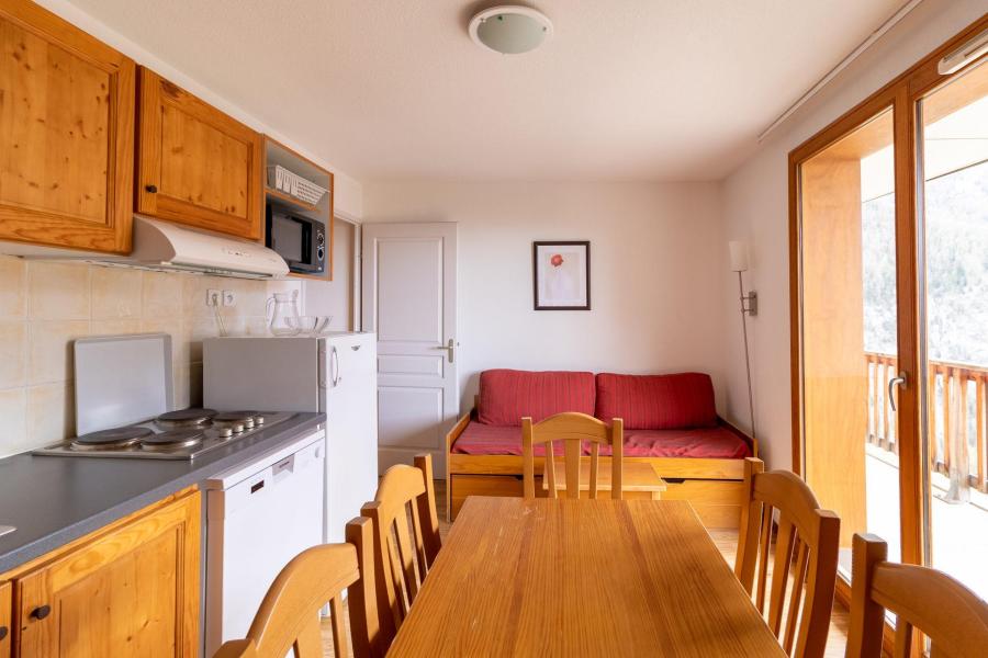 Rent in ski resort 2 room apartment sleeping corner 6 people (C103) - Chalets de Bois Méan C - Les Orres - Living room