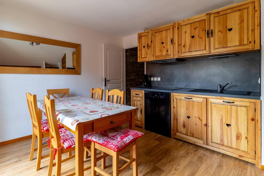 Rent in ski resort 3 room duplex apartment sleeping corner 8 people (C204) - Chalets de Bois Méan C - Les Orres - Kitchen