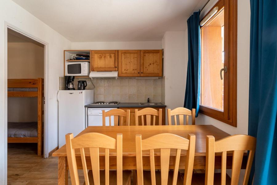 Rent in ski resort 3 room apartment sleeping corner 6 people (D803) - Chalets de Bois Méan D - Les Orres - Kitchen