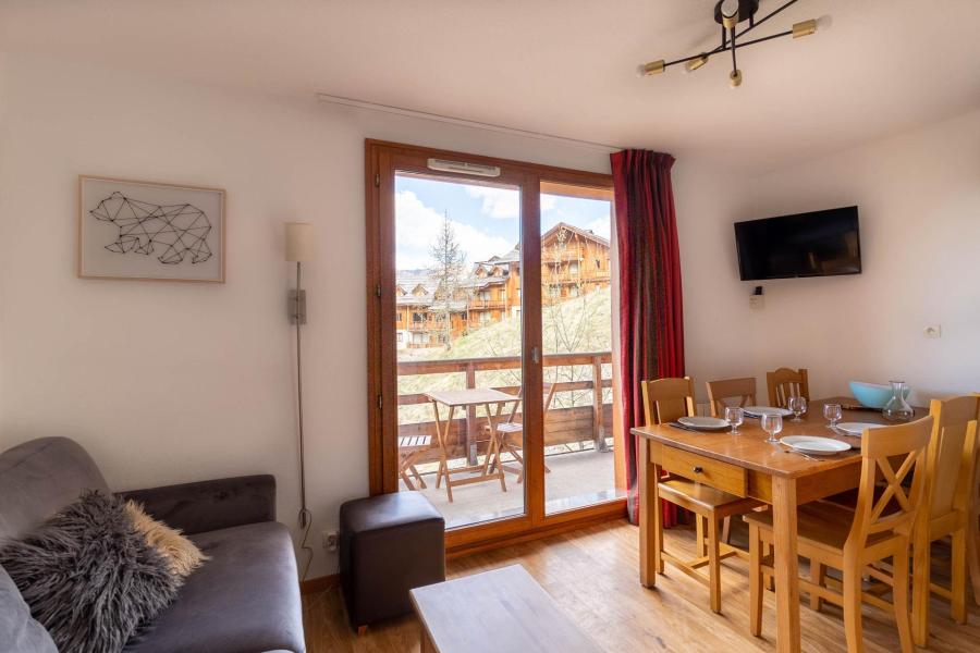 Rent in ski resort 4 room apartment sleeping corner 10 people (D502) - Chalets de Bois Méan D - Les Orres - Living room