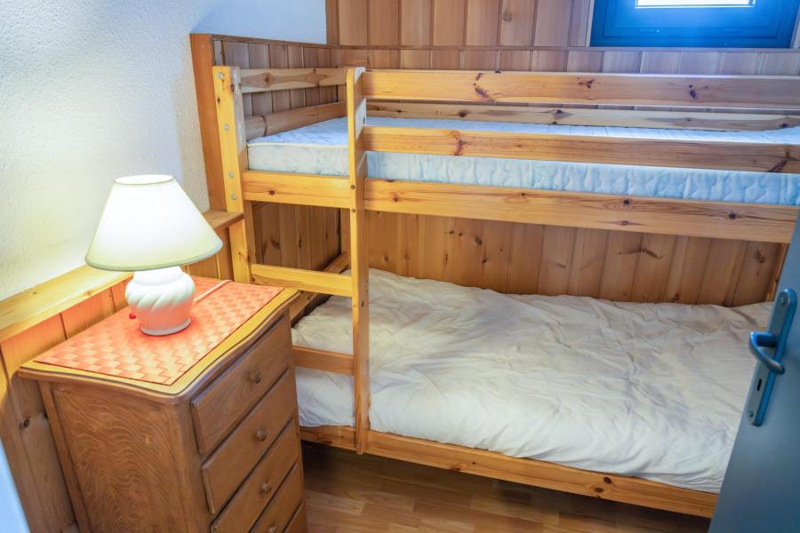 Rent in ski resort 2 room apartment sleeping corner 6 people (52) - La Résidence l'Oustal - Les Orres - Bedroom