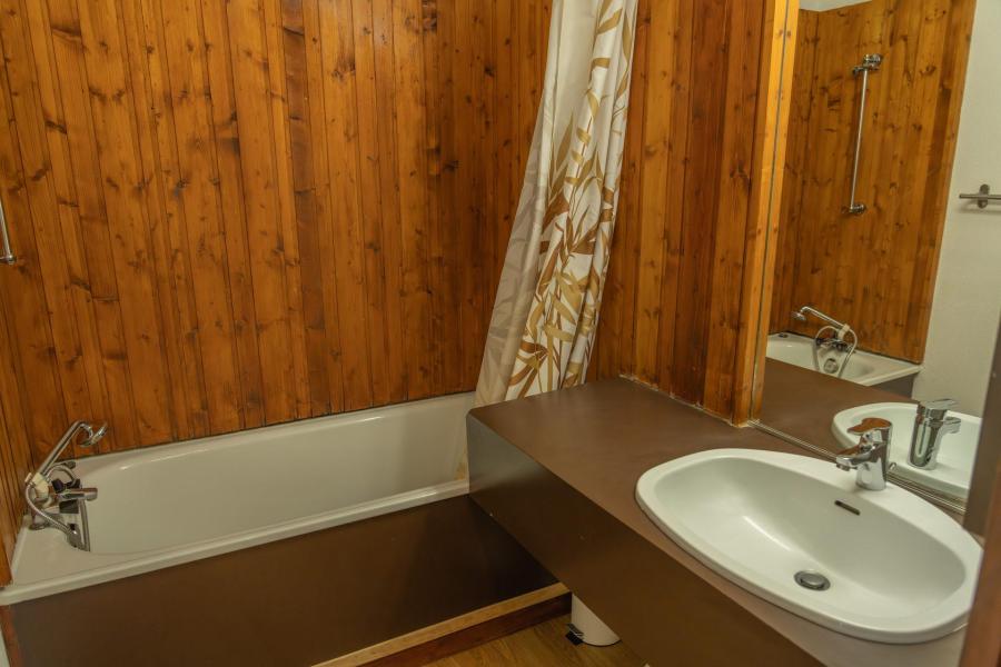Rent in ski resort 2 room apartment 5 people (B1006) - La Résidence le Belvédère - Les Orres - Bedroom