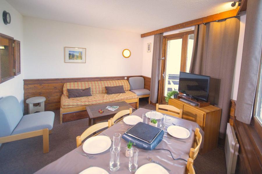 Rent in ski resort 2 room apartment sleeping corner 6 people (B1001) - La Résidence le Belvédère - Les Orres - Living room