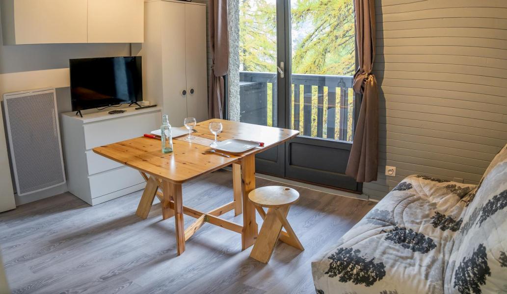 Rent in ski resort Studio 2 people (412) - La Résidence les Ecrins - Les Orres - Living room
