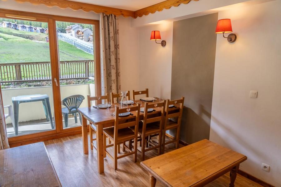 Rent in ski resort 2 room apartment cabin 6 people (MBB111) - La Résidence les Eglantines - Les Orres - Living room