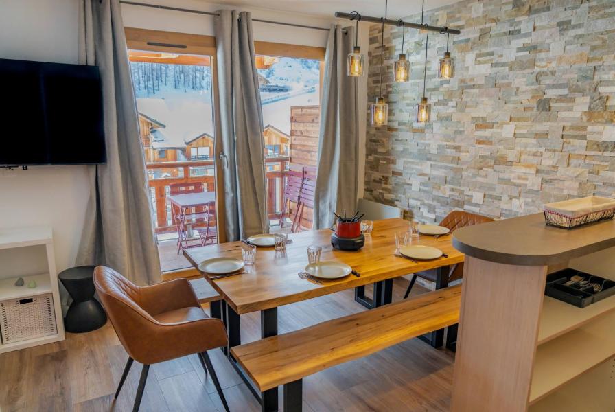 Rent in ski resort 3 room apartment sleeping corner 8 people (704) - Le Balcon des Airelles - Les Orres - Living room