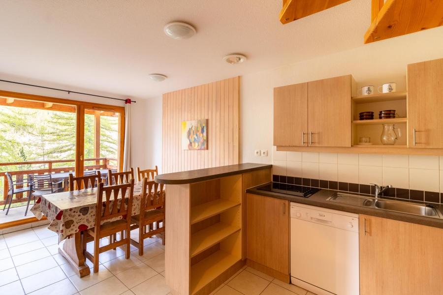 Rent in ski resort 3 rooms 5-7 people duplex apartment (405) - Le Balcon des Airelles - Les Orres - Kitchen
