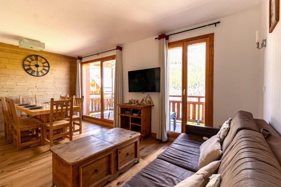 Skiverleih 3-Zimmer-Holzhütte für 8 Personen (601) - Le Balcon des Airelles - Les Orres - Wohnzimmer