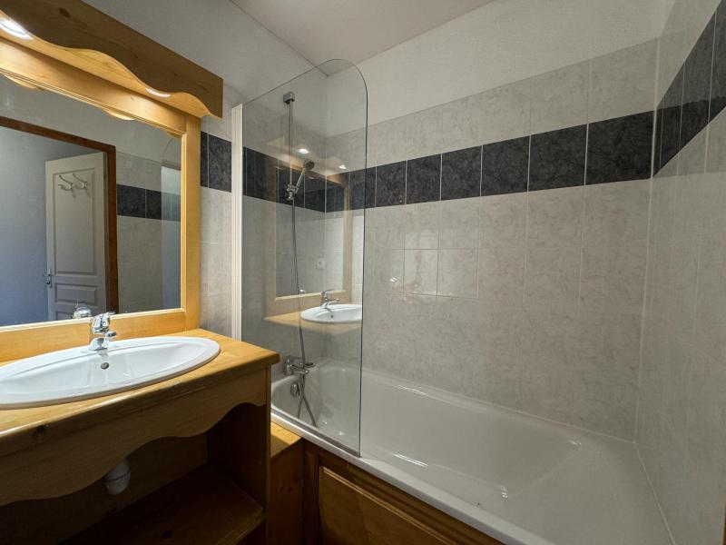 Rent in ski resort Studio cabin 4 people (MBC701) - Les Hauts de Preclaux I - Les Orres - Bathroom