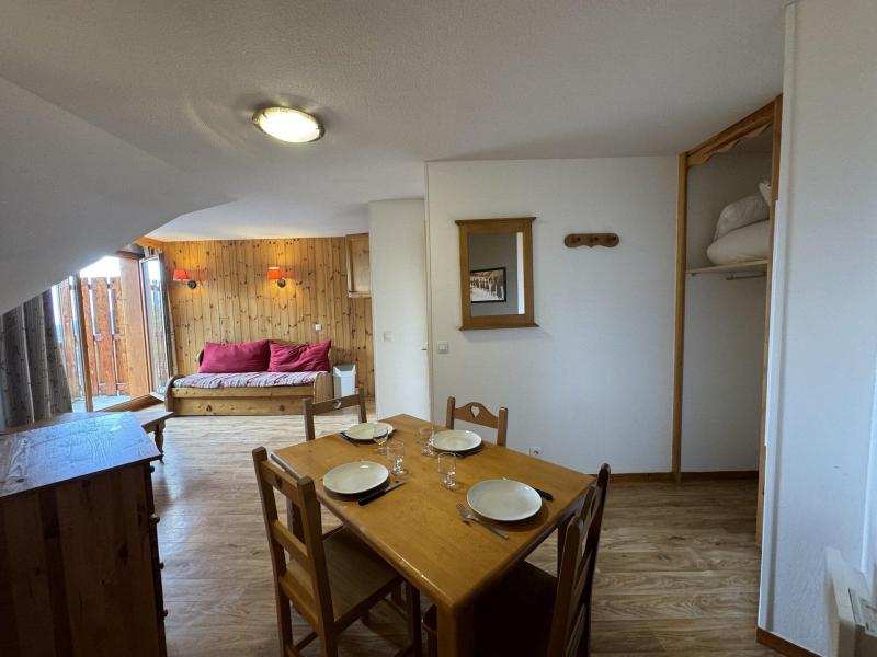 Rent in ski resort Studio cabin 4 people (MBC701) - Les Hauts de Preclaux I - Les Orres - Living room