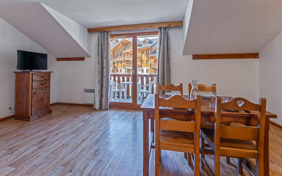 Location au ski Studio cabine 4 personnes (MZ2314) - Les Hauts de Preclaux I - Les Orres - Salle à manger