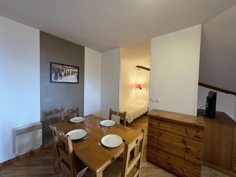 Rent in ski resort Studio 4 people (MBC701) - Les Hauts de Preclaux - Les Orres - Living room