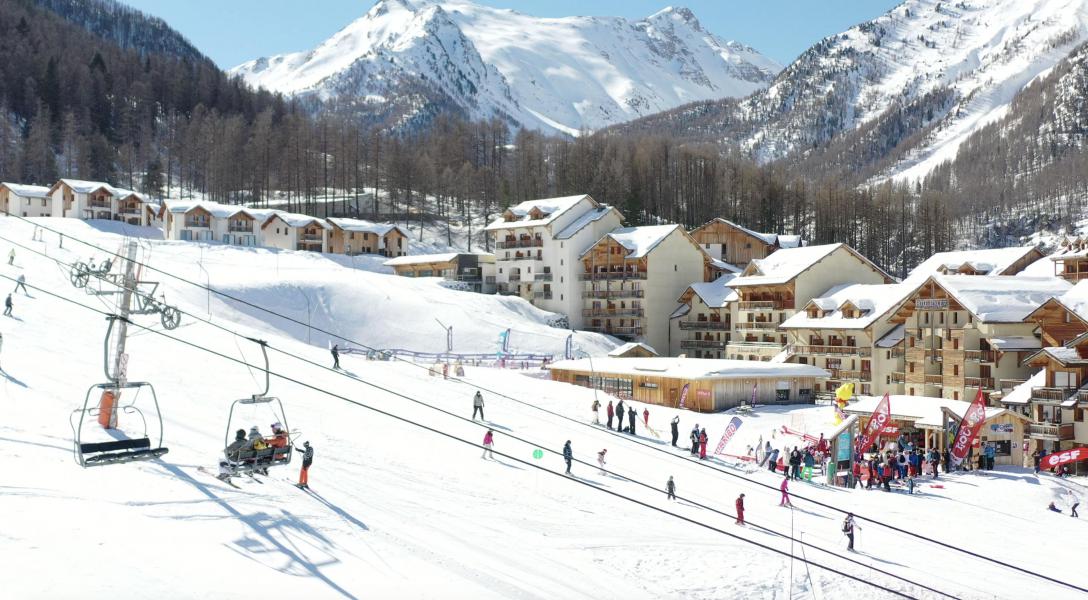 Location au ski Les Terrasses du Soleil d'Or - Les Orres - Extérieur hiver