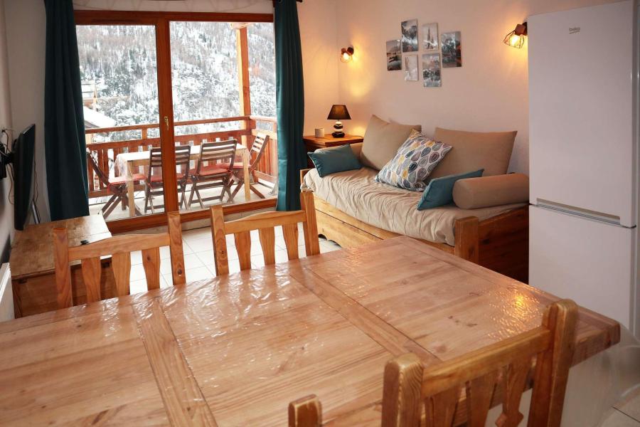 Rent in ski resort 2 room apartment 5 people (2007) - Résidence Balcon des Airelles - Les Orres - Dining area
