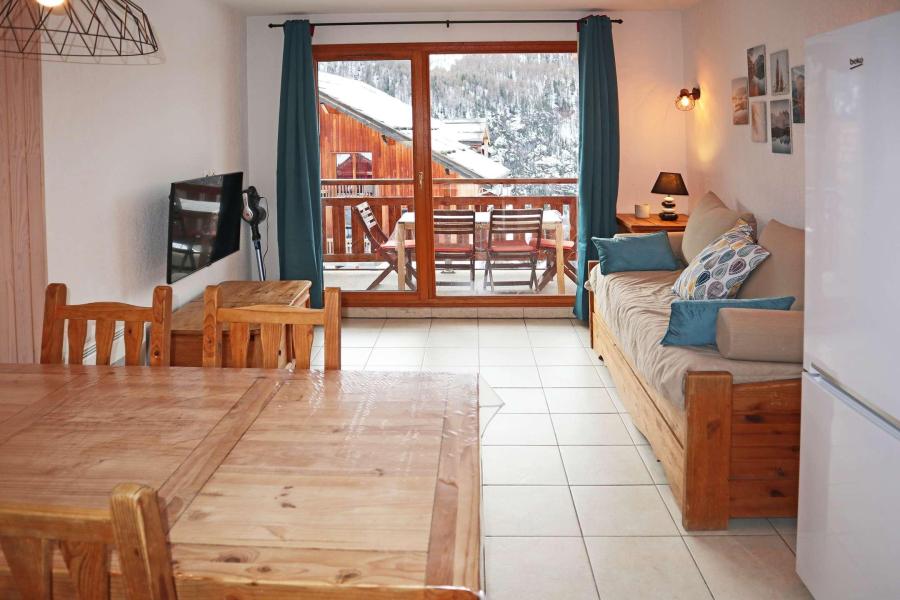 Rent in ski resort 2 room apartment 5 people (2007) - Résidence Balcon des Airelles - Les Orres - Dining area