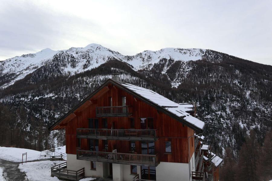 Rent in ski resort 2 room apartment 5 people (2007) - Résidence Balcon des Airelles - Les Orres - Winter outside
