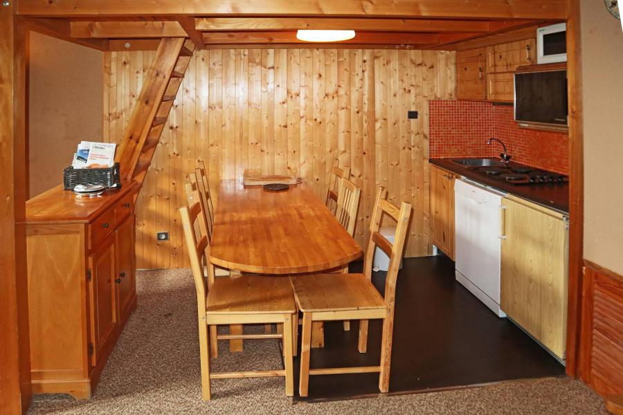 Rent in ski resort Studio sleeping corner 6 people (249) - Résidence l'Oustal - Les Orres - Dining area