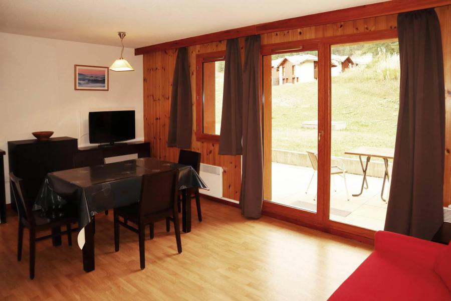 Rent in ski resort 2 room apartment 4 people (1008) - Résidence la Combe d'Or - Les Orres - Living room