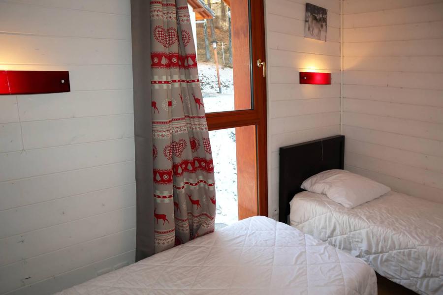 Rent in ski resort 3 room duplex apartment 6 people (1031) - Résidence la Combe d'Or - Les Orres - Bedroom