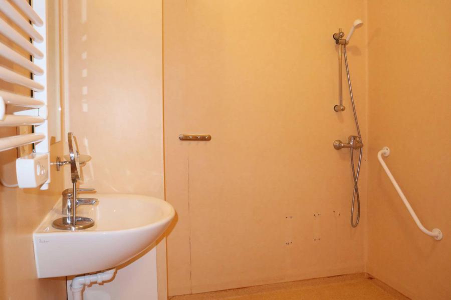 Rent in ski resort Studio 4 people (1010) - Résidence la Combe d'Or - Les Orres - Shower room