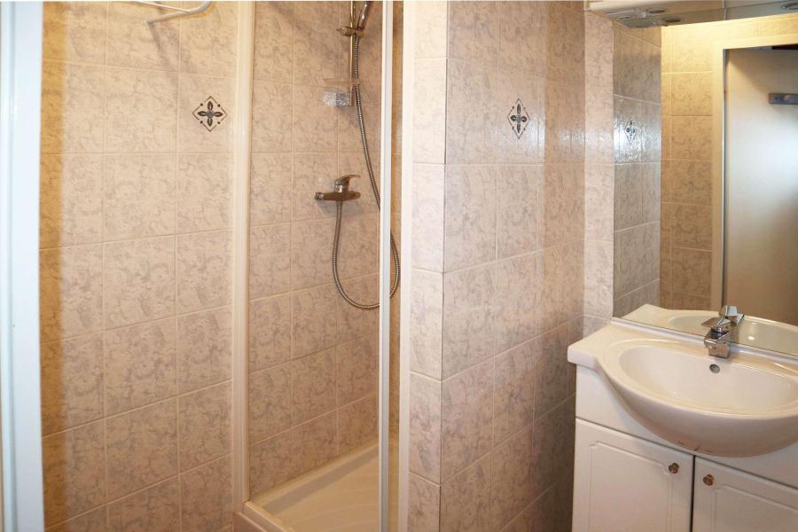 Rent in ski resort Studio 2 people (101) - RESIDENCE LE 1650 - Les Orres - Shower room