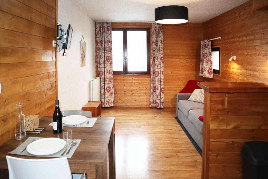 Rent in ski resort Studio 2 people (104) - RESIDENCE LE 1650 - Les Orres - Living room