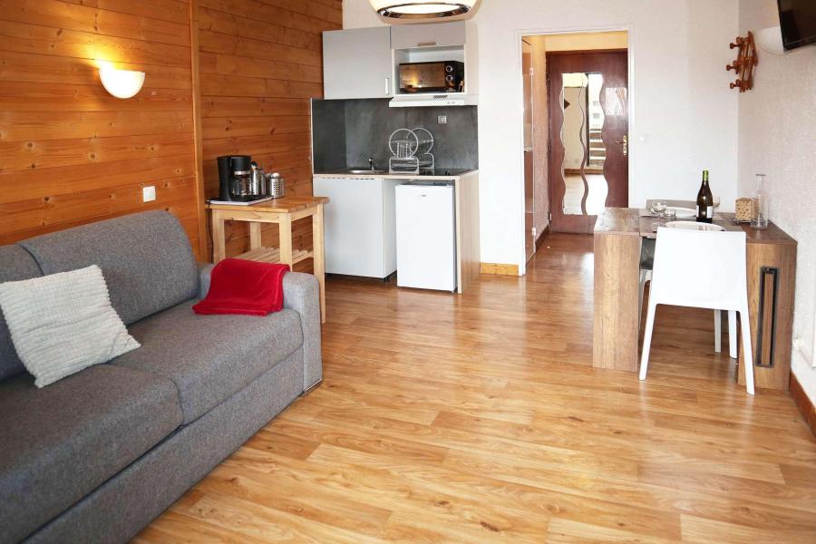 Rent in ski resort Studio 2 people (405) - RESIDENCE LE 1650 - Les Orres - Living room