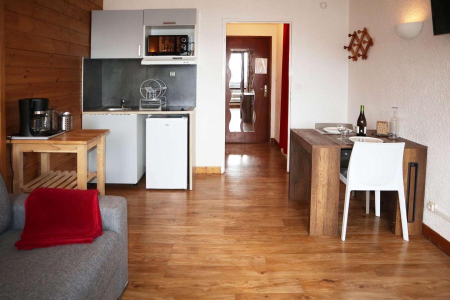 Rent in ski resort Studio 2 people (405) - RESIDENCE LE 1650 - Les Orres - Living room