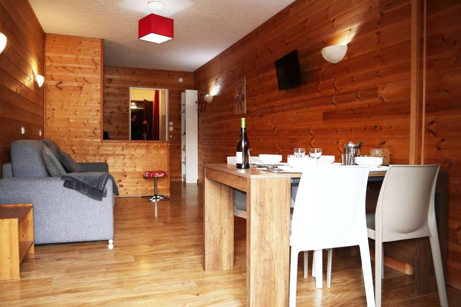 Rent in ski resort Studio sleeping corner 4 people (408) - RESIDENCE LE 1650 - Les Orres - Living room