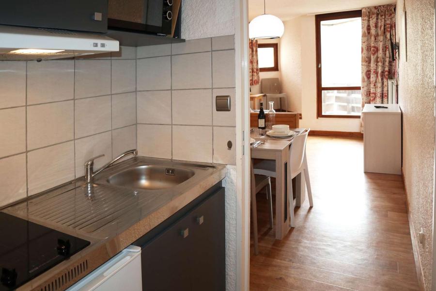 Rent in ski resort Studio sleeping corner 4 people (411) - RESIDENCE LE 1650 - Les Orres - Kitchenette