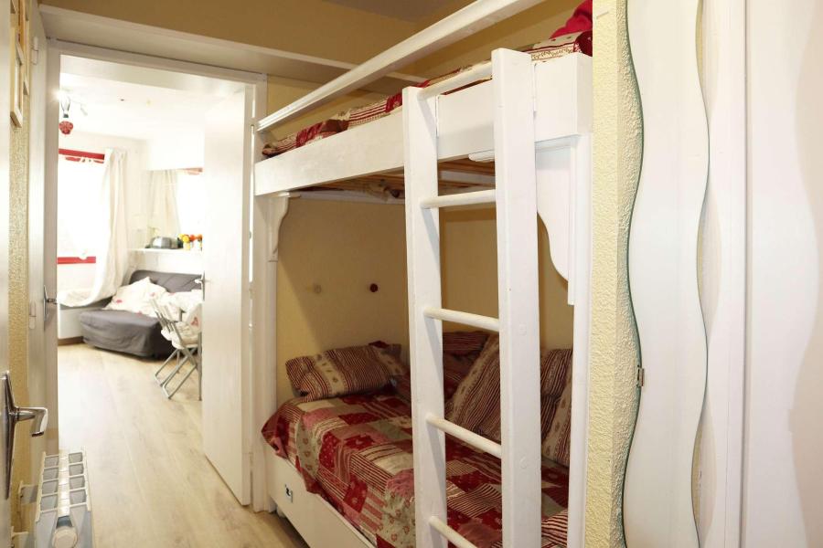 Rent in ski resort Studio sleeping corner 6 people (234) - Résidence le Balcon des Orres - Les Orres