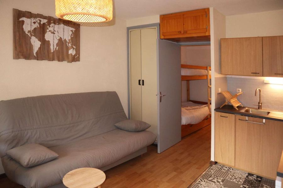 Rent in ski resort Studio sleeping corner 6 people (236) - Résidence le Balcon des Orres - Les Orres - Living room