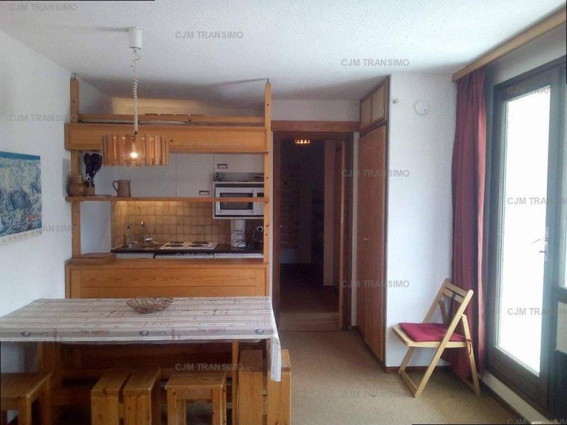 Rent in ski resort 2 room apartment sleeping corner 6 people (407) - Résidence le Cairn - Les Orres - Living room